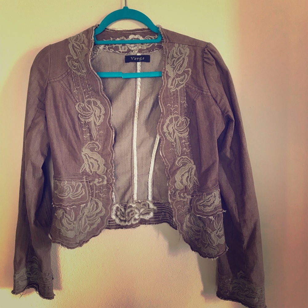 Women’s every day detailed sweater/jacket!